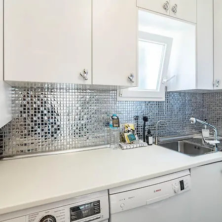 Ben32- Townhouse, By Roomservice Holiday home *