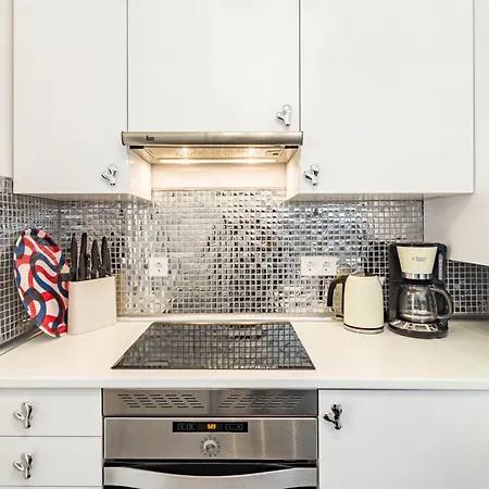 Ben32- Townhouse, By Roomservice Holiday home *